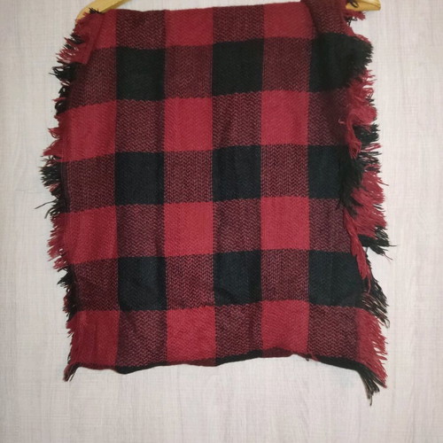Scarf used, single plaid with fringes