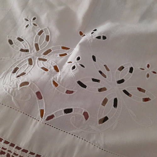 Arhontiko embroidered tablecloth like new with lace 1.60×1.60