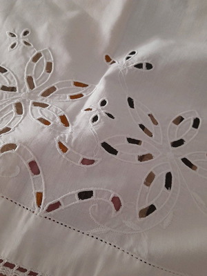 Arhontiko embroidered tablecloth like new with lace 1.60×1.60