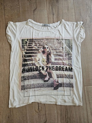 Μπλούζα κοντομάνικη Pull & Bear μεταχειρισμένη, άσπρη, μέγεθος S
