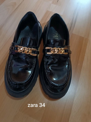 Zara moccasins size 34 like new, black