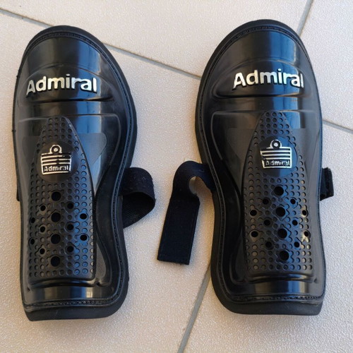 Admiral Slip Pro children's shin guards like new