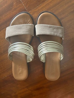 Tamaris flip flops size 37 like new, leather in mocha and gold