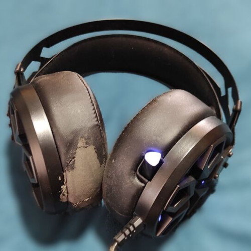 Motospeed H60 headphones used with worn ear pads