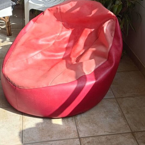Leather pouf used with zipper for filling