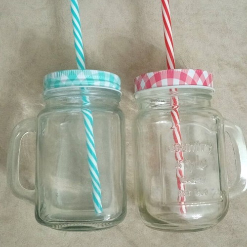 Set of 2 glass cups with lid like new