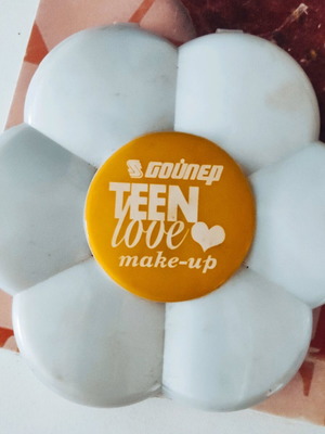 Make-up case collectible used from Super Katerina 90s magazine