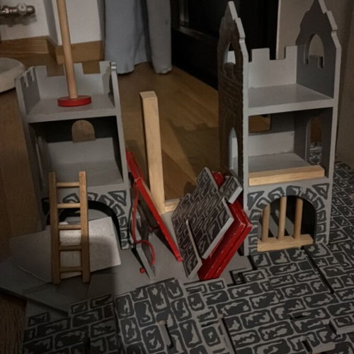 Le Toy Van Wooden Red Camelot Castle used