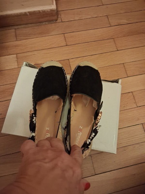 Marquiiz espadrilles like new, black suede size 36 with floral fabric