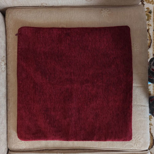 Set of five burgundy pillowcases like new 46×44cm