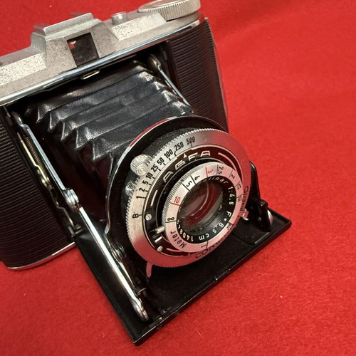 Vintage αναδιπλούμενη φωτογραφική μηχανή Agfa Isolette με φακό Agnar 85mm μεταχειρισμένη