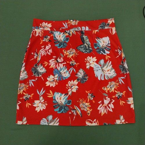 Floral Mini Skirt Size S Like New, Red Background