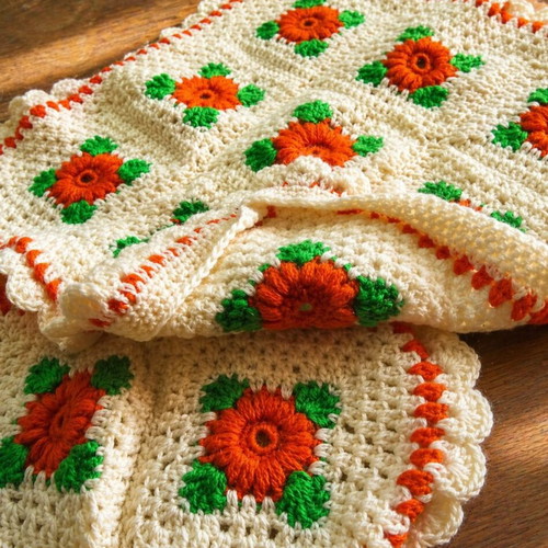 Decorative handmade crochet knit items new, 2 pieces, vintage motif 45x45cm