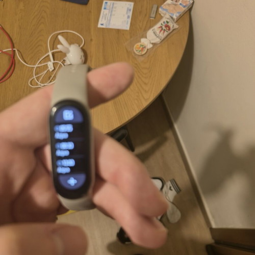 Xiaomi Band 6 like new with AMOLED screen and long battery life