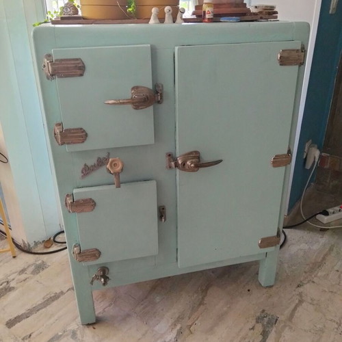 Vintage icebox Φοίβος used, retro decorative cooler