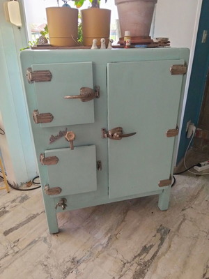 Vintage icebox Φοίβος used, retro decorative cooler