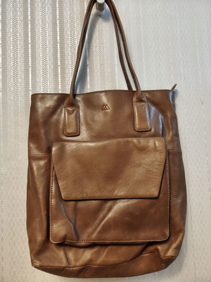 Markberg shoulder bag with zipper and pockets