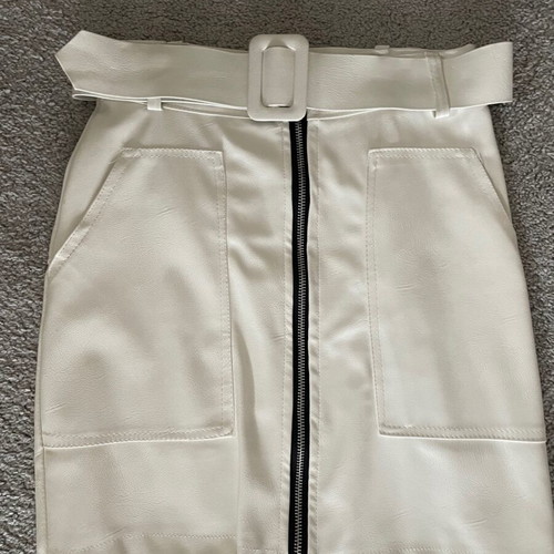 Kelly’s leatherette skirt like new, white, size S