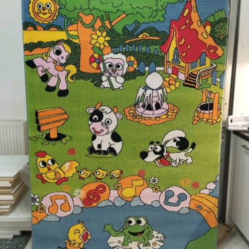 Children's rug like new 1.93x1.30