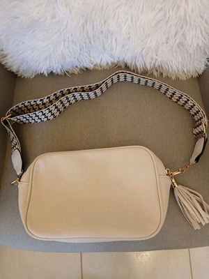 Crossbody bag beige with wide houndstooth strap like new