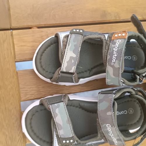 Conguitos sandals size 29 like new