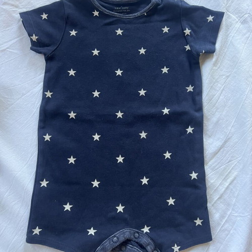 Baby bodysuits like new, pack of 5 for 9-12 months boy