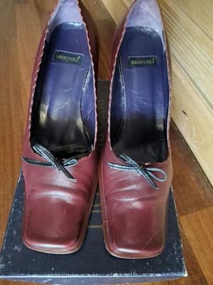 Γόβες δερμάτινες vintage μπορντώ με μαύρο φιογκάκι, σαν καινούργιο, νούμερο 40