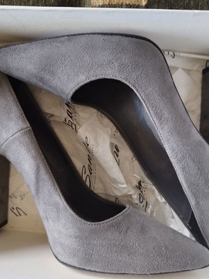 Sante grey suede pumps like new, size 41
