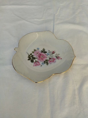 Porcelain antique plate like new leaf-shaped with painted roses