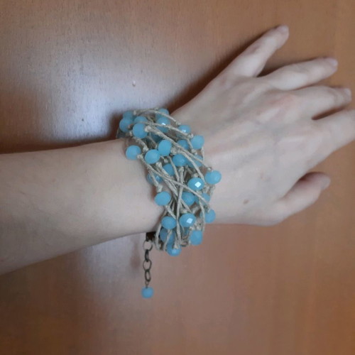 Bracelet with crystals and linen used