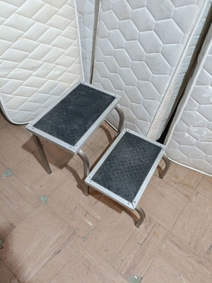 Διπλό σκαλοπάτι μεταλλικό μεταχειρισμένο 40μ*55π*45υ