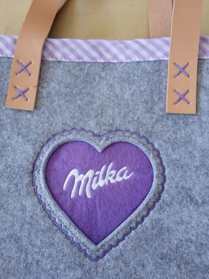 Milka филцова чанта с кожени дръжки нова, сива