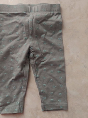 Orchestra leggings for 6-month-old girl like new with heart patterns