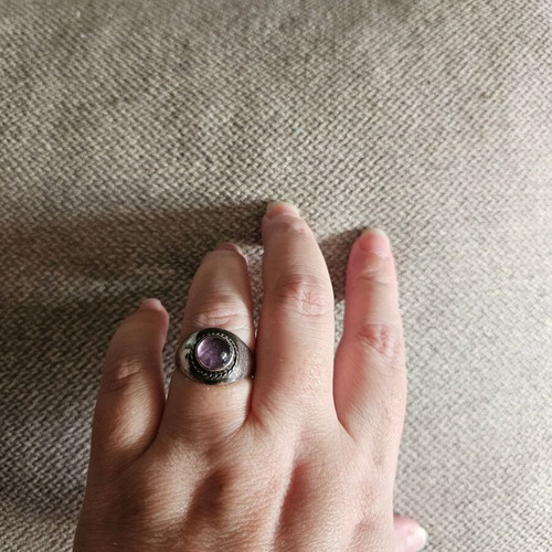 Vintage ring with amethyst like new