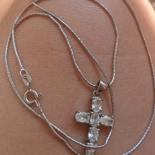 Cross pendant with zirconia and 925 silver chain