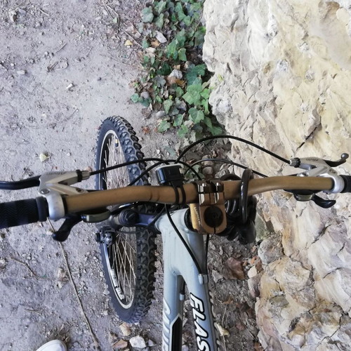 California Flash mountain bike, 24 speeds, 26-inch tires