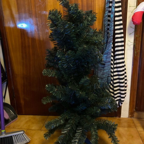 Tree 1m like new, purchased 1 year ago
