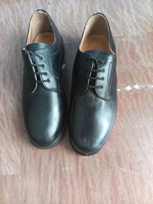 ES shoes size 42 like new, black