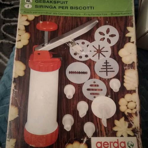 Gerda Rostfrei vintage biscuit press like new