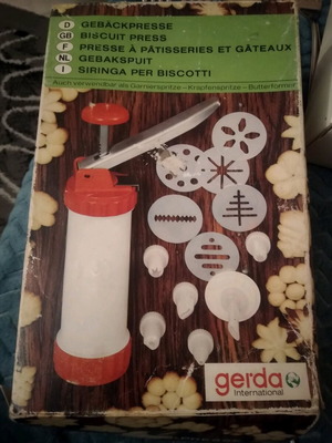 Gerda Rostfrei vintage biscuit press like new