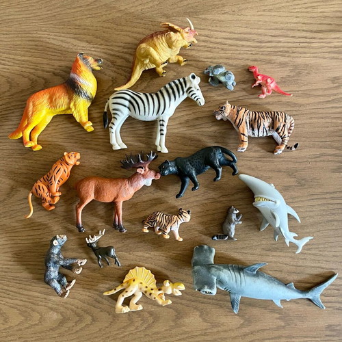 Various animal figures like new, set of 16 pieces