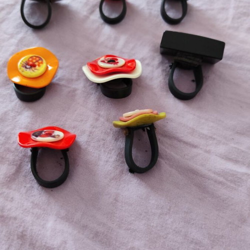 Set of 8 handmade rings with vintage and decorative buttons like new, multicolor