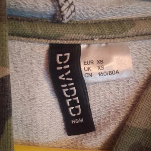 H&M Cropped Camouflage Hoodie like new, XS