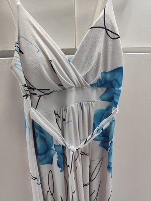 Dress white with straps and blue flowers like new
