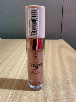 Dust+Cream Velvet Lips lipgloss in pearl shade like new