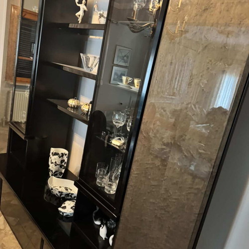 Dining table with 8 leather chairs and sideboard like new