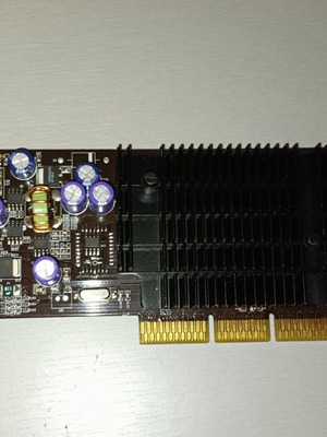 AOpen NVIDIA GeForce4 MX 4000 64MB AGP графична карта, пасивно охлаждане
