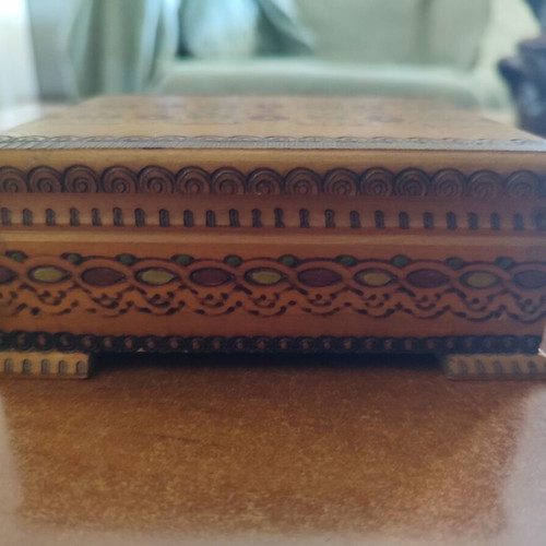 Wooden cigarette case like new, practical and elegant