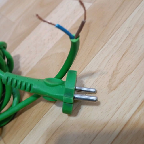 Electric wire 7 meters used with plug 2000 watt capacity