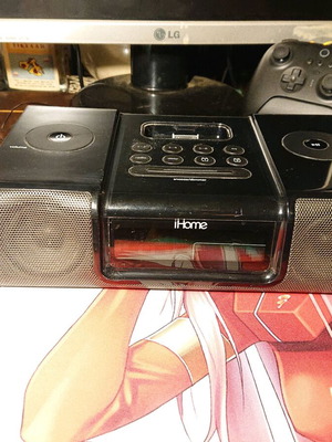 iHome iH9 alarm clock used with iPod dock and radio